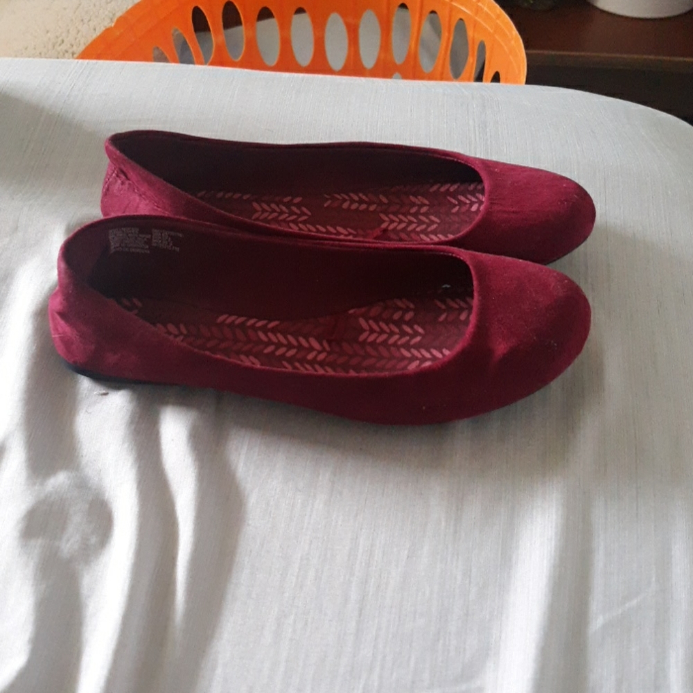 Shoes - Picture 2 of 3